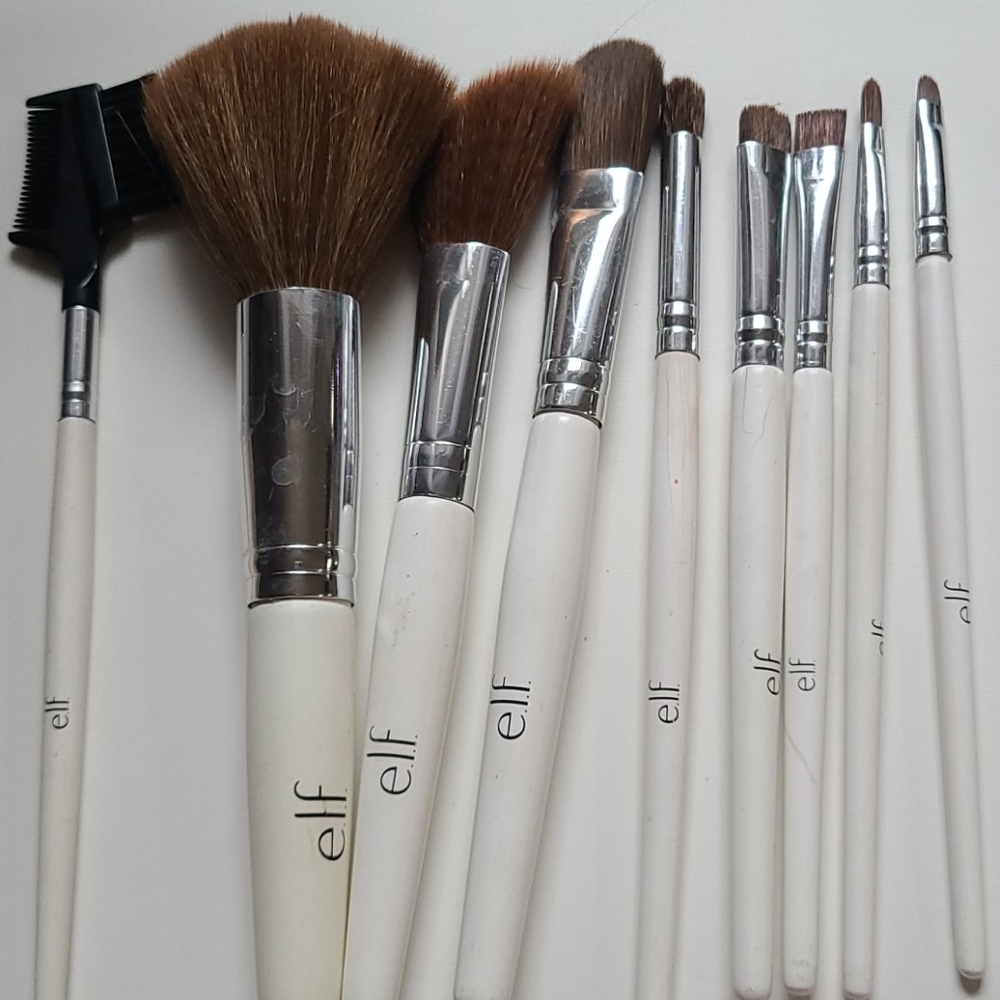 Makeup brushes